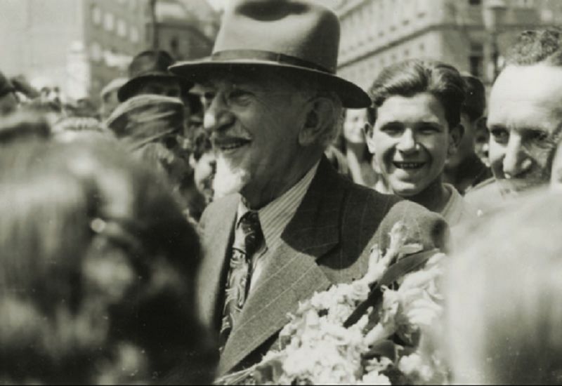 Zagreb, 16. svibnja 1945. godine. Dolazak Vladimira Nazora u Zagreb